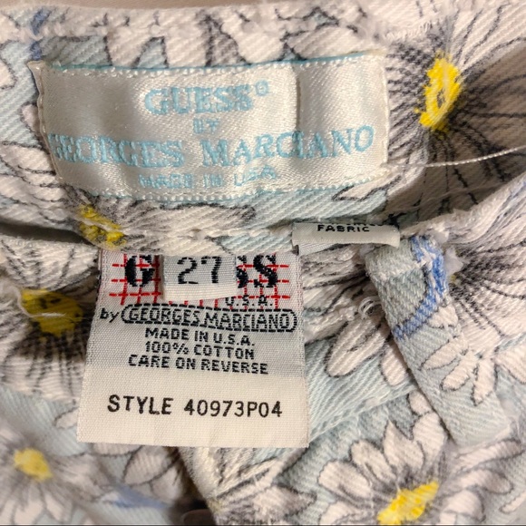 ⬇️ $45 GUESS by Marciano daisy Jean shorts - Picture 3 of 5